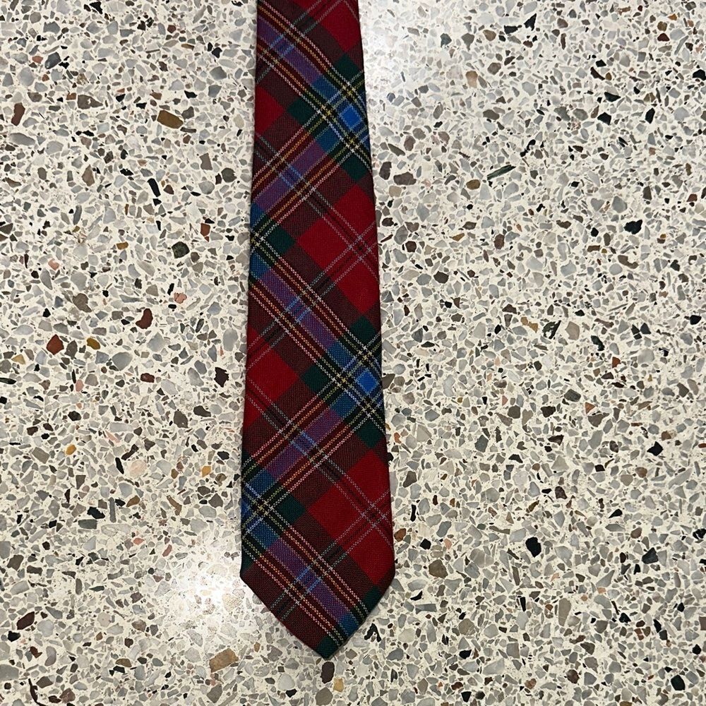 Vintage Scotland Ingles Buchan tartan red plaid holiday 100% new wool neck tie